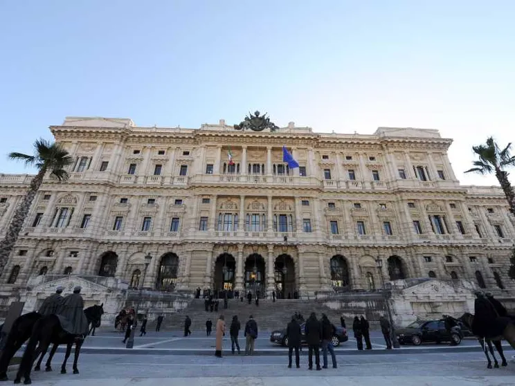 La Cassazione cancella i termini “padre” e “madre” dai documenti dei minori