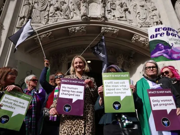 La sentenza della Corte Suprema britannica: «I transessuali non sono donne»