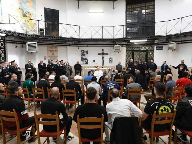 Francesco visita Regina Coeli. «Vivrò la Pasqua come posso»