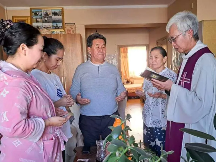 In Mongolia c'è un padre che è stato convertito dall'esempio delle figlie