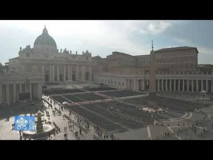 È tutto pronto per i funerali di Francesco. L'omaggio di poveri e potenti