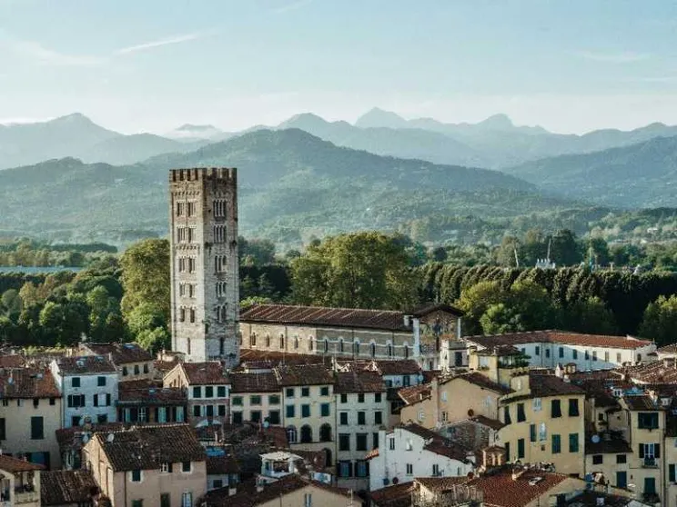 Cosa ci insegna un campanile. Manuale per orientarsi in un tempo inquieto