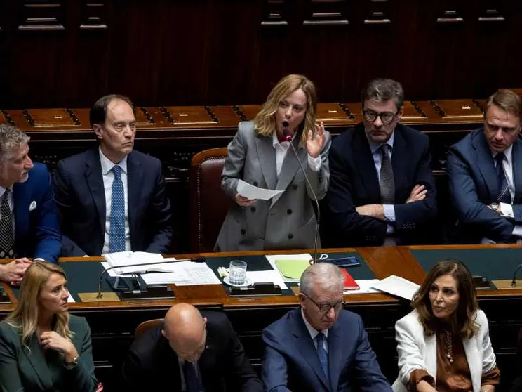 Meloni: si rispetti il diritto internazionale. Ma è scontro con le opposizioni