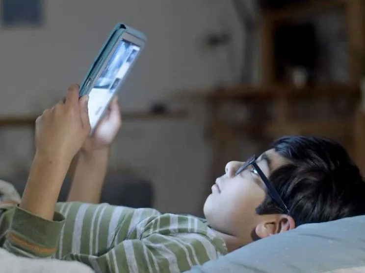 «Poco sonno e troppi social: il cervello dei ragazzi è compromesso»