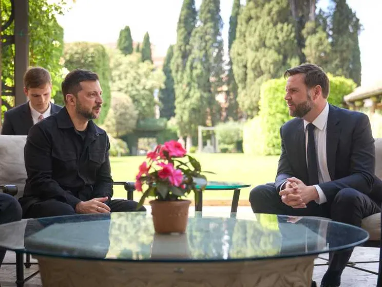 Disgelo tra Zelensky e Vance a Roma, oggi la telefonata tra Trump e Putin