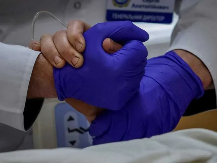 Prima le cure: la Consulta delimita i confini del suicidio assistito