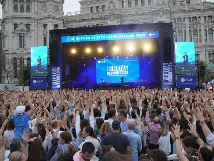 In Spagna crescono i giovani che si dichiarano cattolici