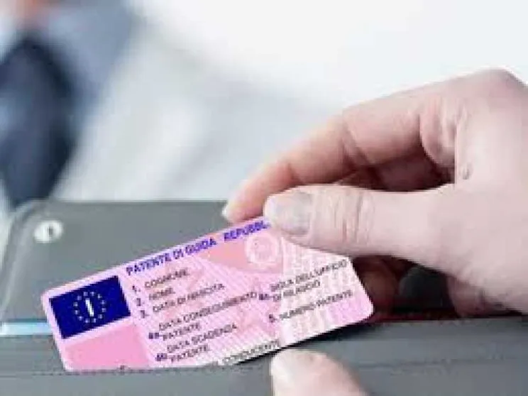 Il permesso di guida in Italia è il più caro d'Europa