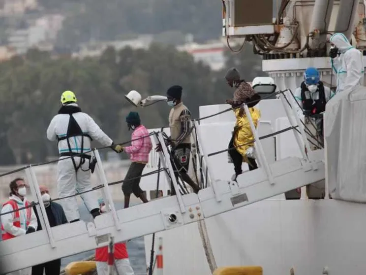 A Salerno è sbarcata la nave dei bambini: 92 erano soli