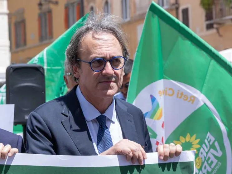 Bonelli: «Dal governo doppiopesismo. Assurde le accuse di antisemitismo»