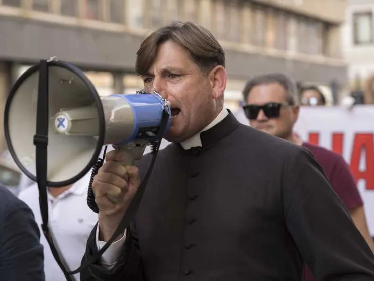 Don Coluccia, nuova aggressione. E lui: «Proseguirò il cammino»