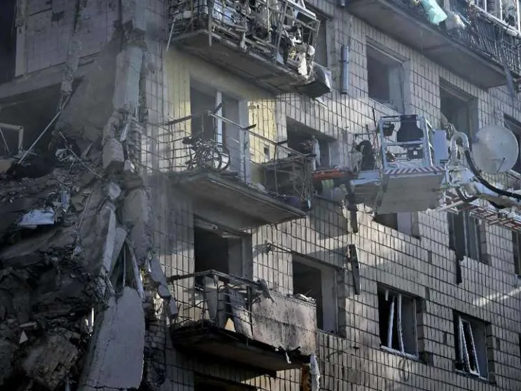 Ricostruiamo una casa per tutti nel mondo che sta finendo in pezzi