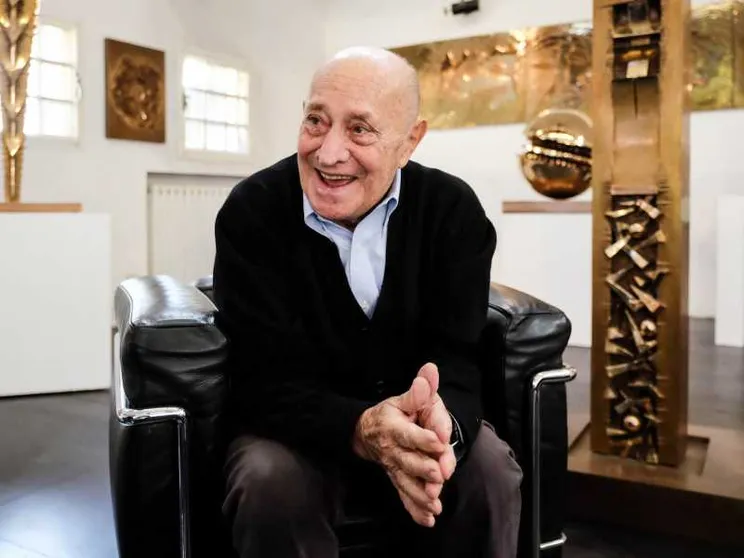 Addio ad Arnaldo Pomodoro, indagatore del labirinto della materia