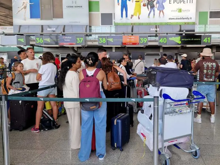 Caro voli da e per Sicilia e Sardegna: l'Agcm avvia confronto con Ue