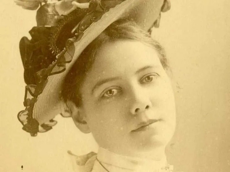Volevano pezzi “da donna”: Nellie Bly diventò la prima reporter