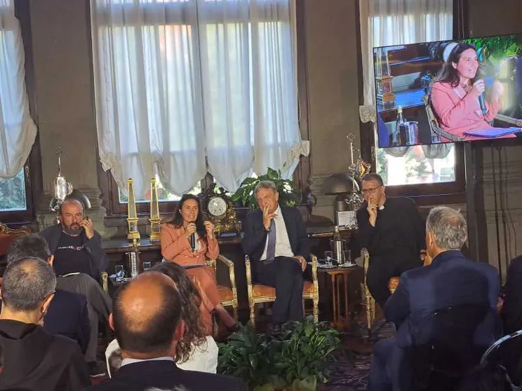 Gaza e Israele, la pace di scena a Rimini. Chiude Meloni