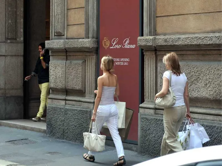 Il lusso, gli sfruttati e noi: ecco chi ha subito un danno