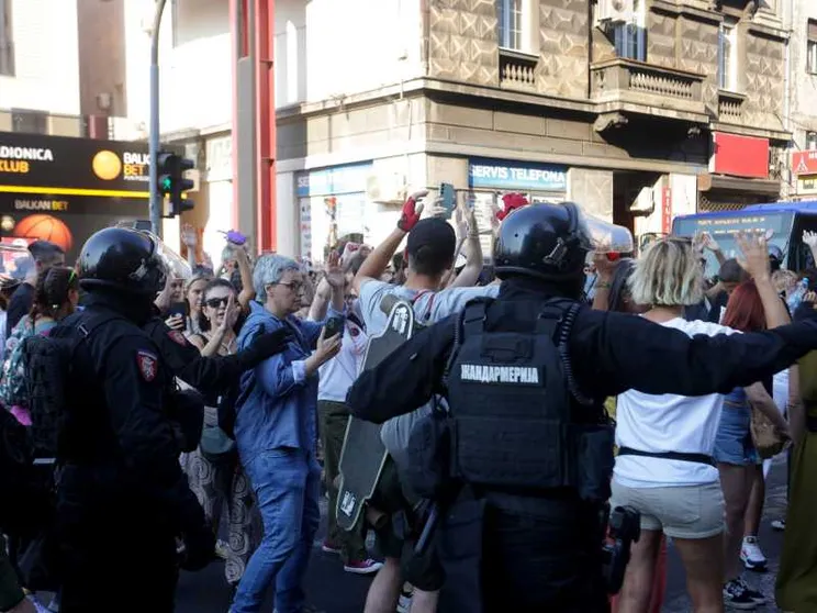 In Serbia la protesta anti-Vucic cambia pelle (e si nazionalizza)