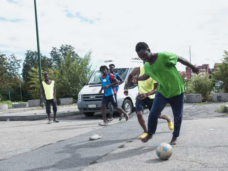 Leone XIV: migranti e rifugiati possono diventare missionari di speranza