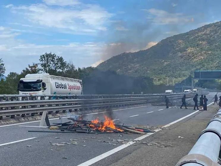 Bombe carta contro la polizia: l'ultima azione no Tav è un caso politico