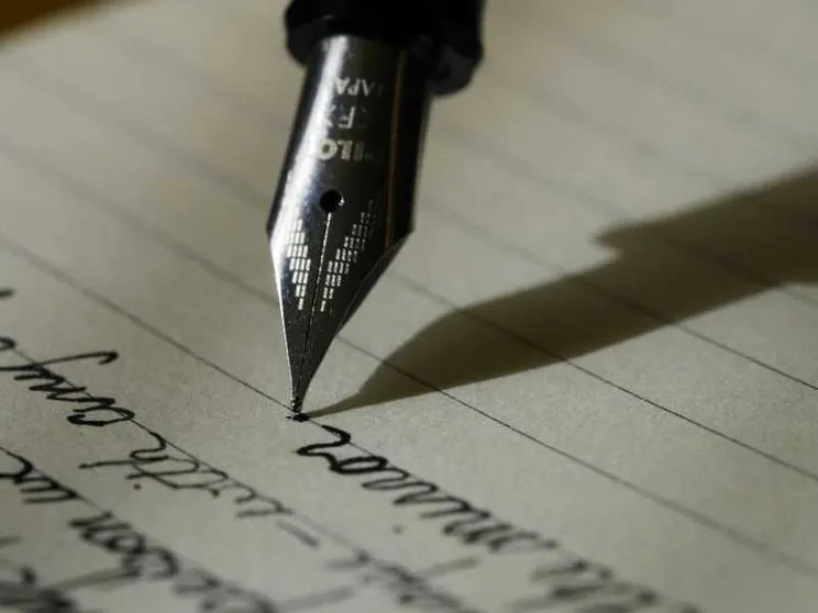Libri, mediocrità e consenso: la letteratura è diventata un premificio?