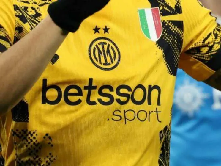 Le scommesse sul calcio sono fuori controllo: così si tradisce la Carta