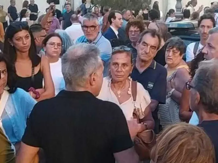Taranto è più che mai divisa sull'Ilva. E il sindaco s'è dimesso