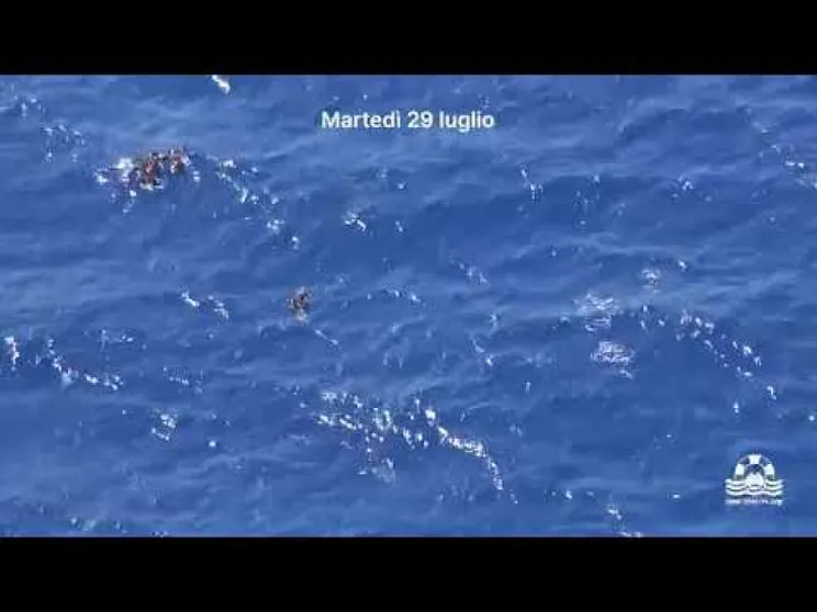 Due bimbi morti in un naufragio: «Nessuno è intervenuto per salvarli»