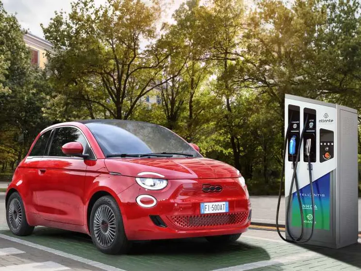 Mercato auto ancora in calo a luglio, ma qualcuno festeggia