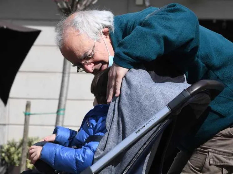 Nel Regno Unito sono in aumento i padri over 60