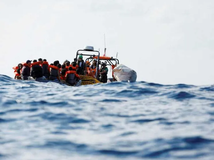 Il giudice "sblocca" la nave ferma. L'Ong: salvare vite è legittimo