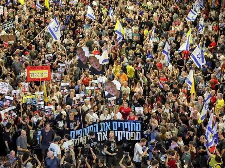 I riservisti hanno "occupato" Tel Aviv. E la folla si schiera con l'esercito