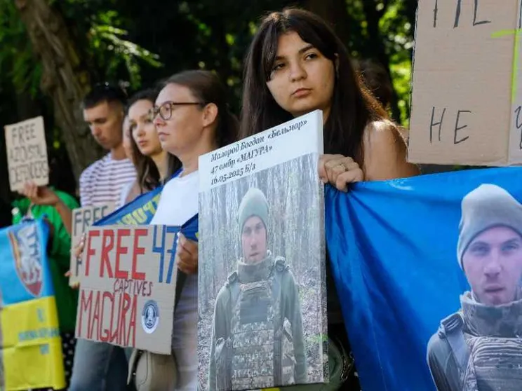 Prigionieri e bambini, non armi e territori. La via della diplomazia umanitaria