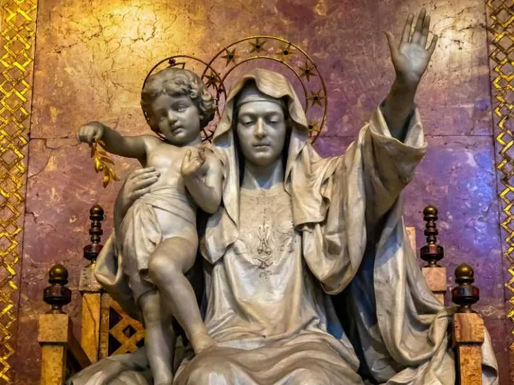 La teologa Albano: «Vi spiego perché invochiamo Maria e come ci protegge»