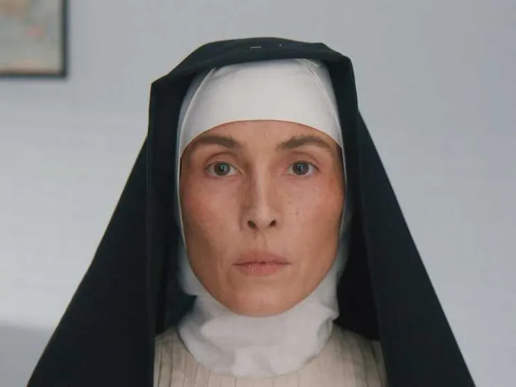“Mother”, i dilemmi della giovane Madre Teresa tra intuizioni e scivoloni