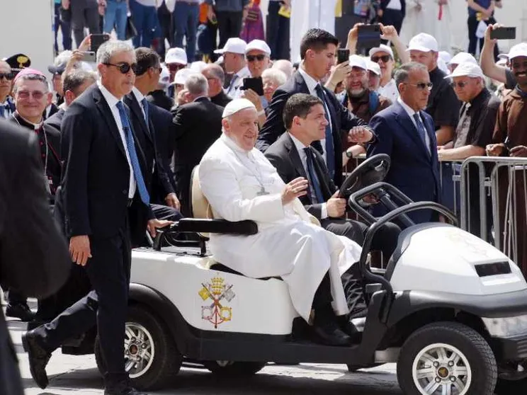 Un piano per uccidere papa Francesco? La polizia smentisce tutto