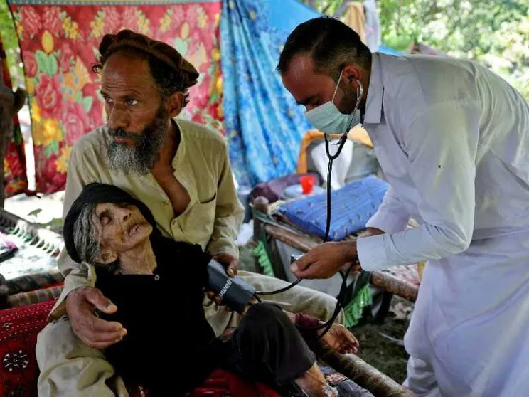 In Afghanistan le donne sotto le macerie del terremoto non vengono soccorse