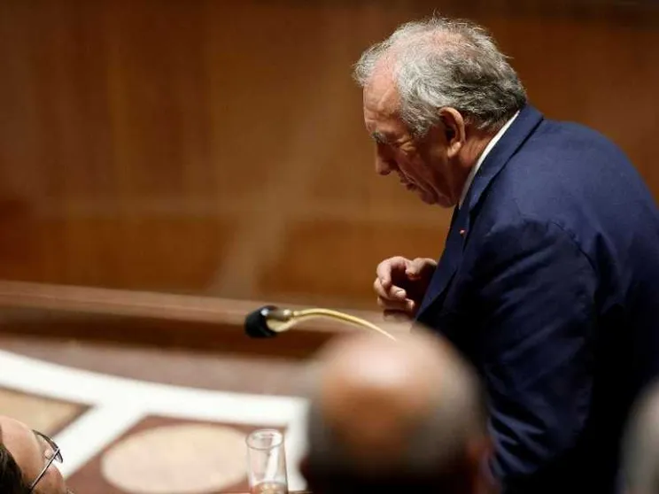 Tutti o quasi contro Bayrou: la Francia è di nuovo in piena crisi di governo