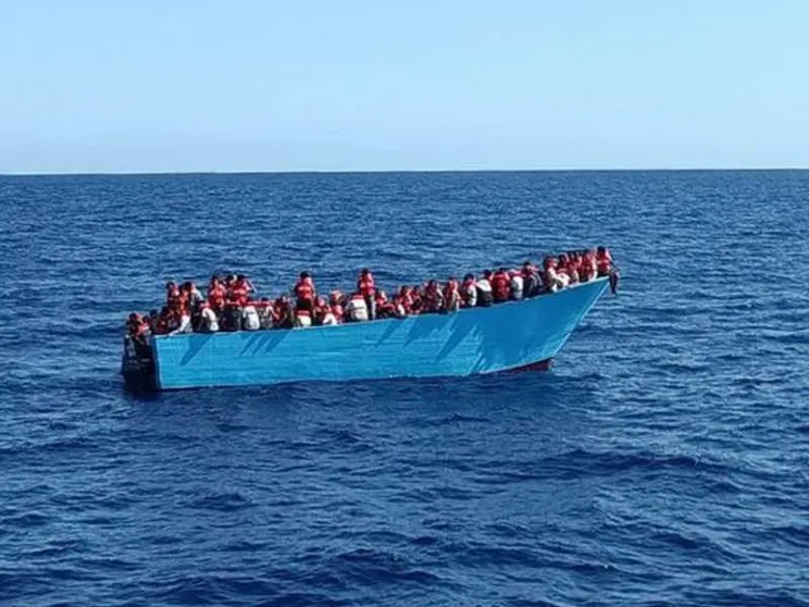 Morti o intossicati da idrocarburi: come arrivano i migranti a Lampedusa