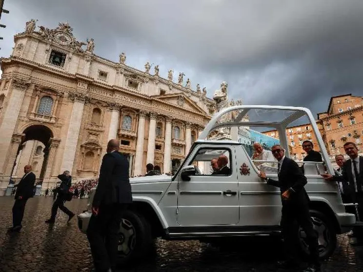Il Papa: a ottobre pregheremo ogni giorno il Rosario per la pace