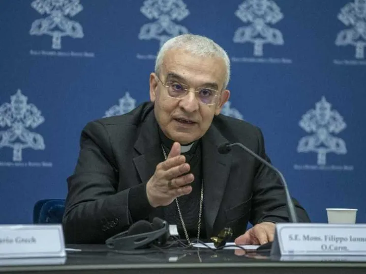 Leone XIV nomina l'italiano Iannone prefetto dei vescovi. Canonista come lui