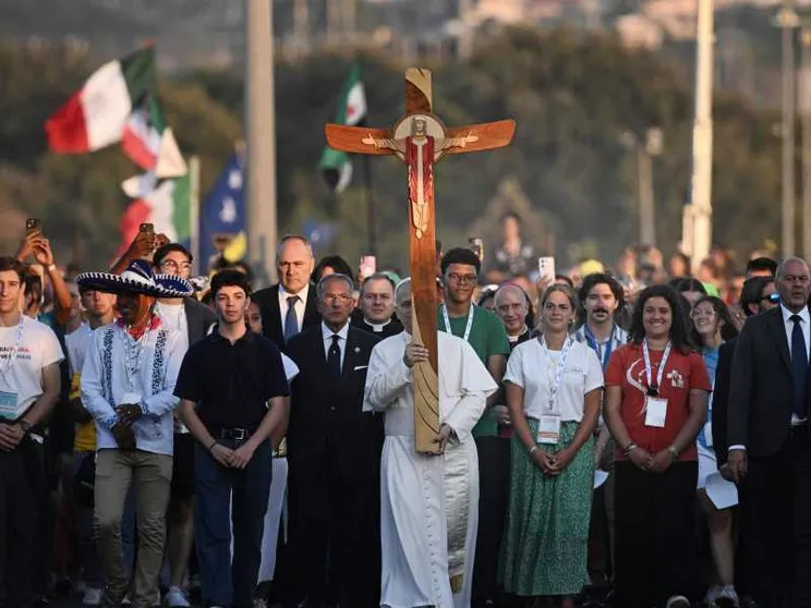Il Papa ai giovani: non seguite chi usa la fede per dividere