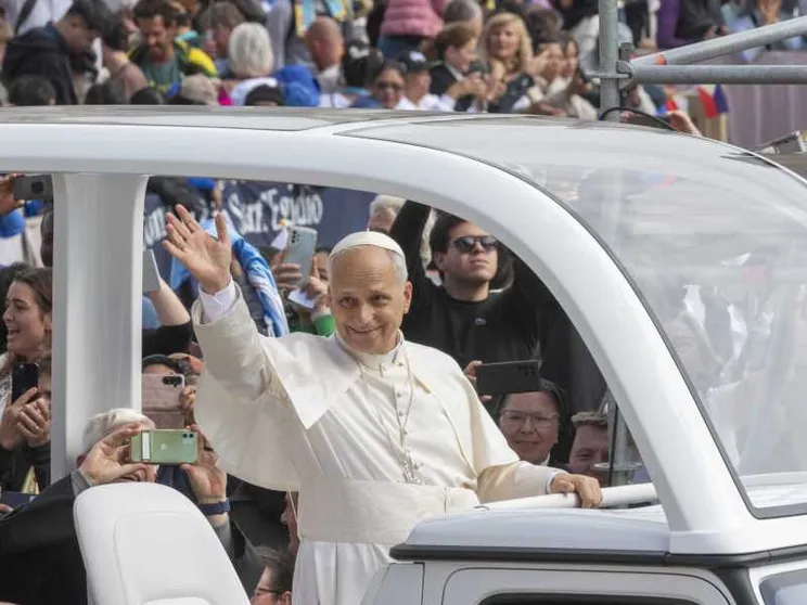 Vaticano, 5 ottobre 2025. Papa Leone XIV presiede la Messa per il Giubileo dei Missionari
