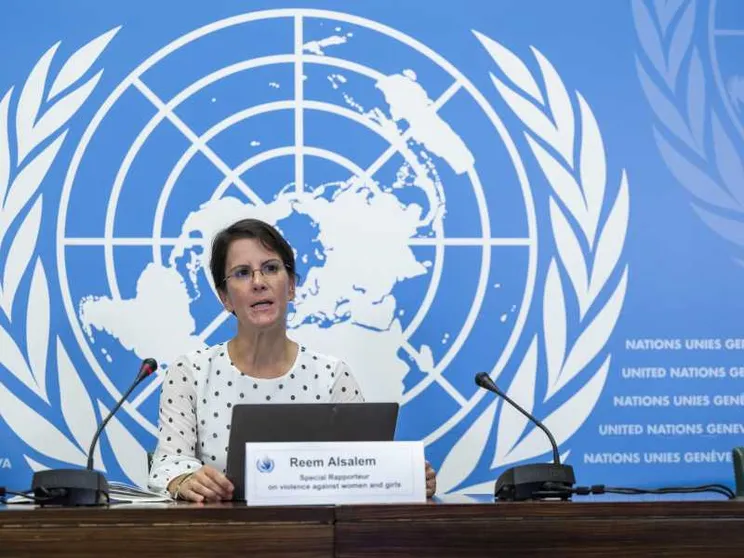«Le donne non sono incubatrici umane, la maternità surrogata è violenza»