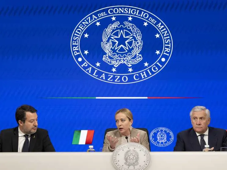 Una foto, tre leader e (solo) due domande