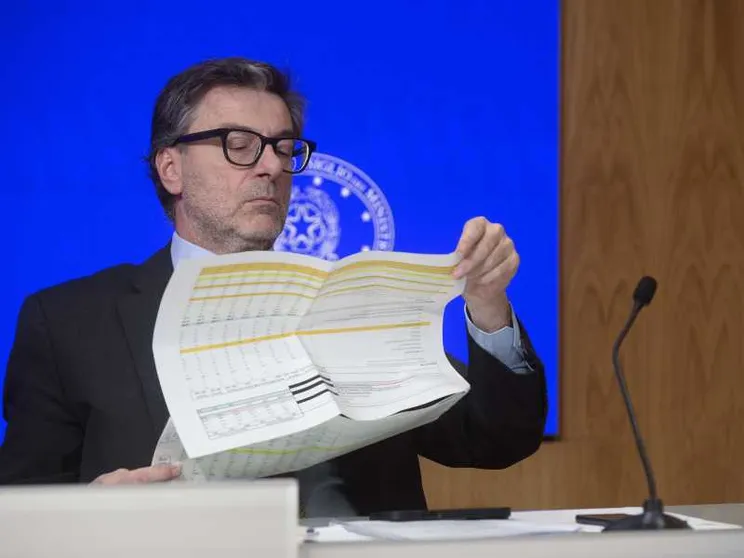 Meno Irpef, segnali alle imprese: la manovra spiegata a capitoli
