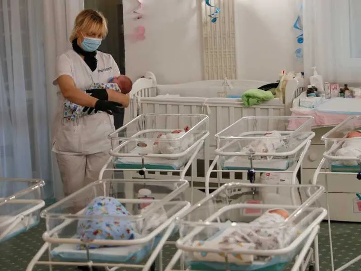 L'Hotel Venice di proprietà della clinica BioTexCom a Kiev, in Ucraina con i bimbi nati con la maternità surrogata