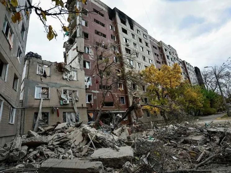 Nell'immagini sono visibili molti edifici residenziali di Kostiantynivka, nella regione ucraina del Donetsk, distrutti dai raid russi