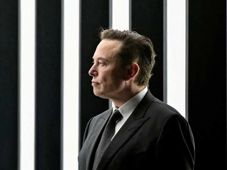 Elon Musk e mille miliardi di passi indietro