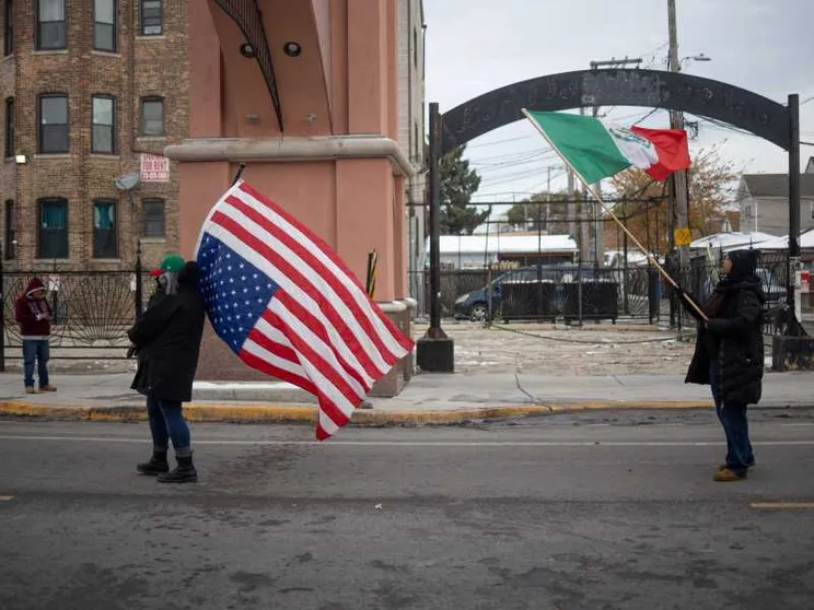 roteste a Chicago contro la stretta sui migranti voluta dall'Amministrazione Trump